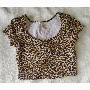 Leopard print Crop Top  Size Medium EUC